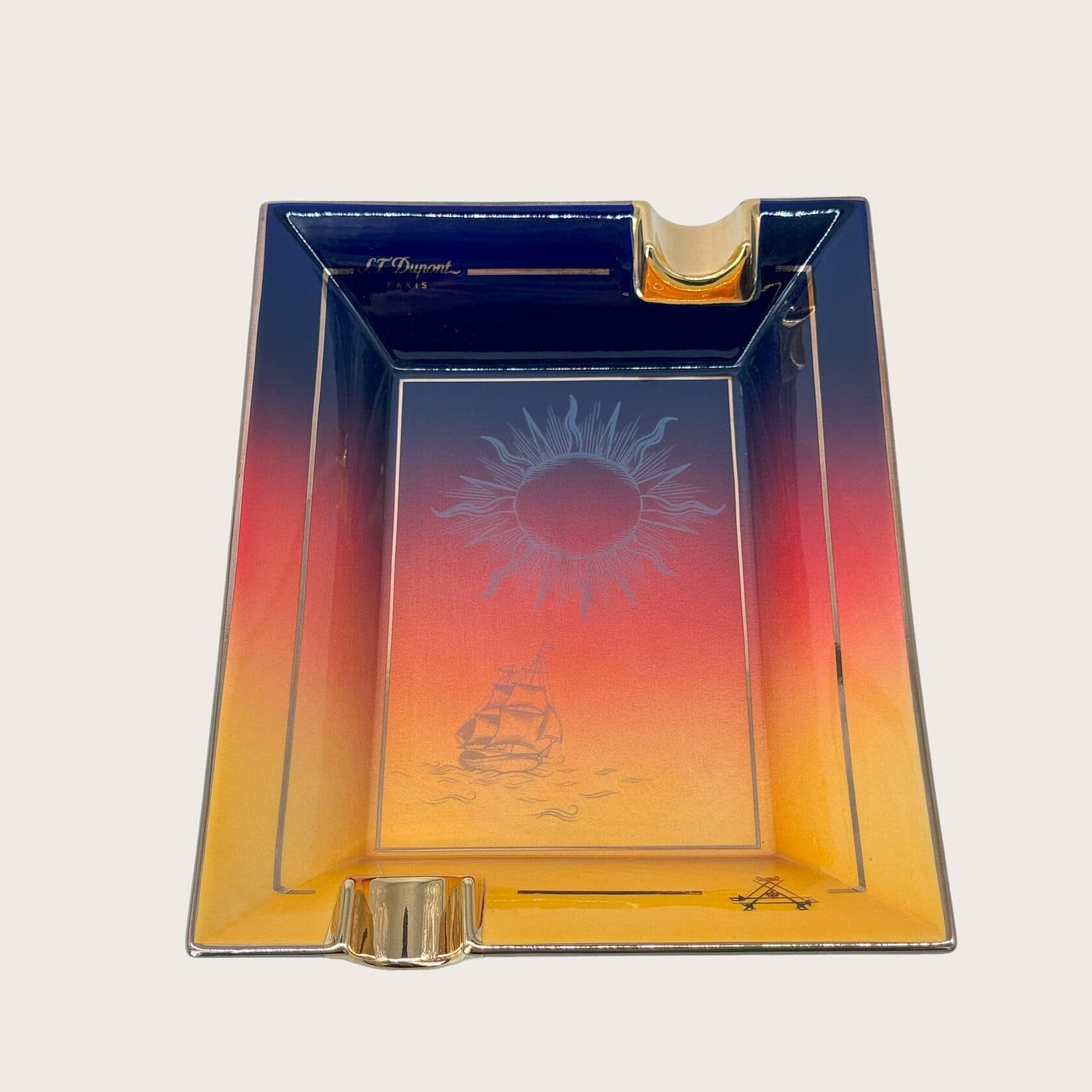 Cigar ashtrays and regular ashtrays — what makes them different